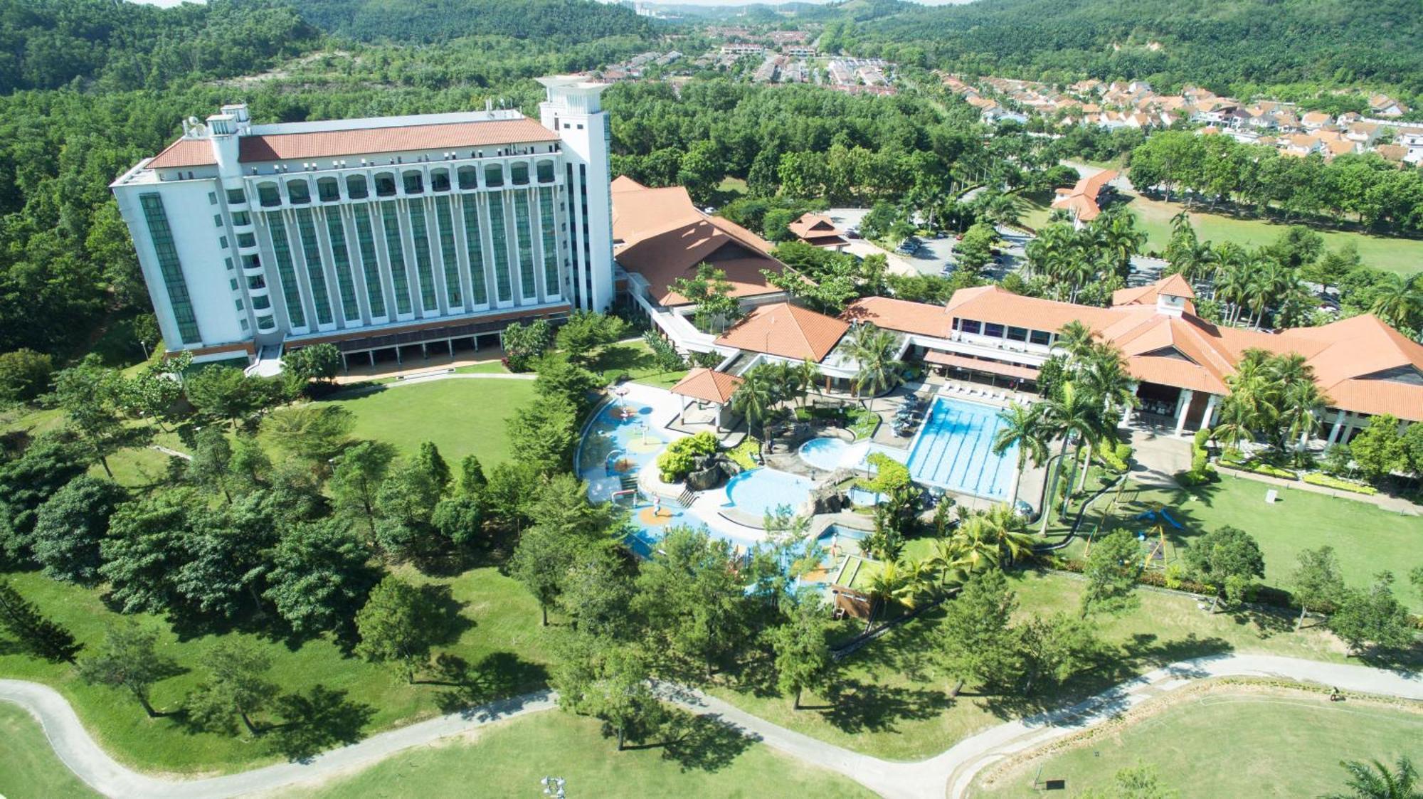 Nilai Springs Resort Hotel Exterior photo