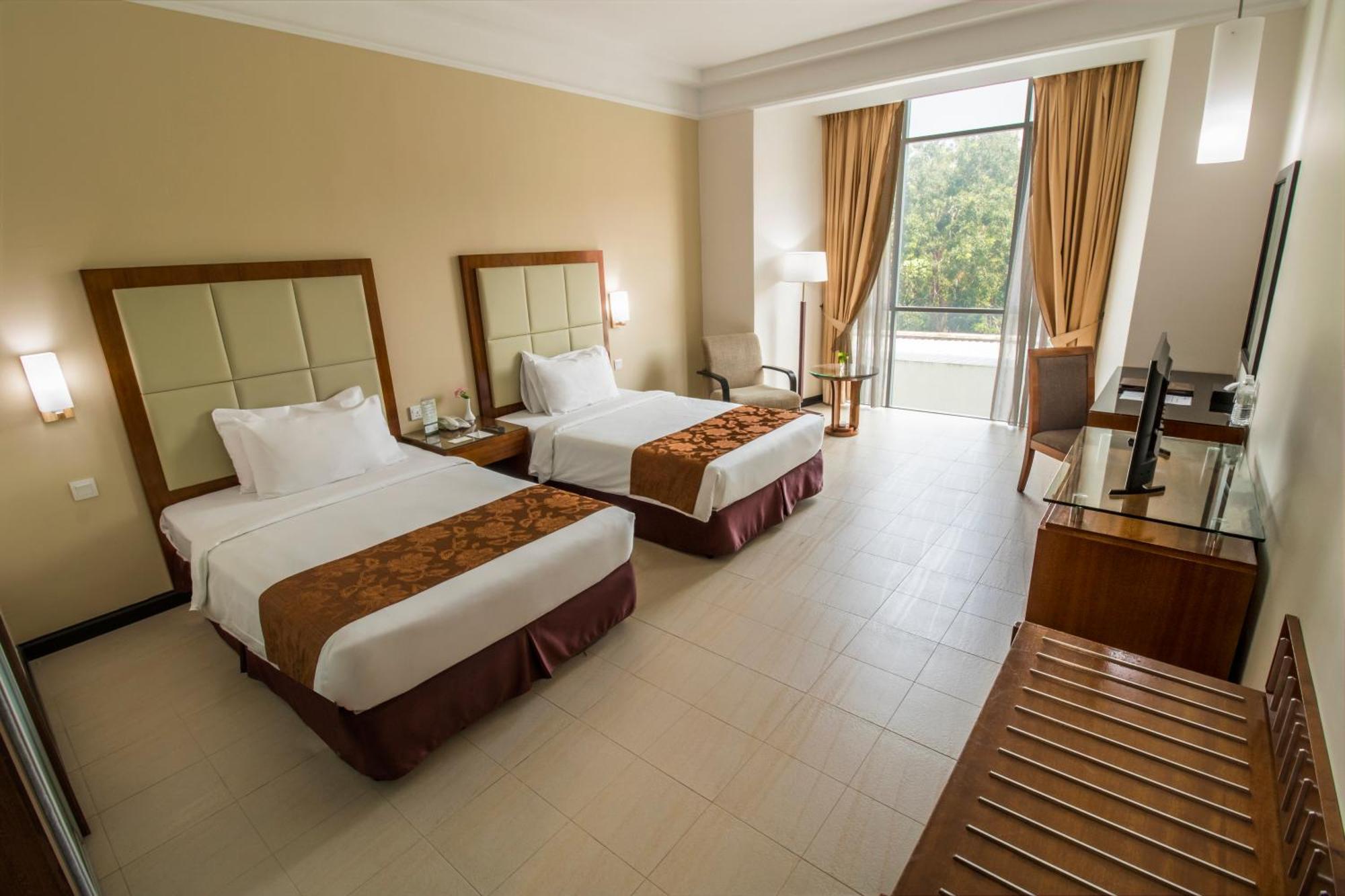 Nilai Springs Resort Hotel Exterior photo
