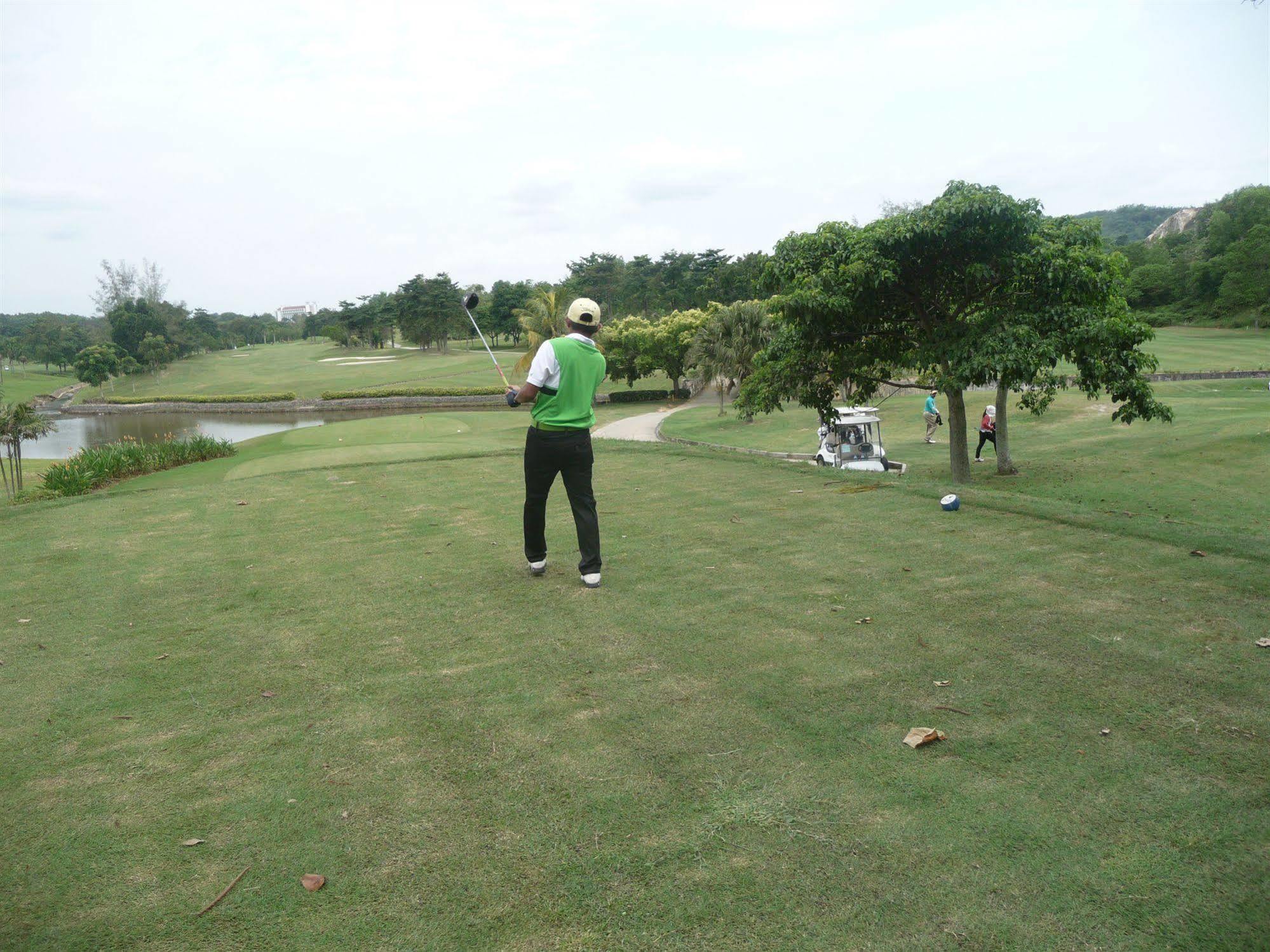 Nilai Springs Resort Hotel Exterior photo